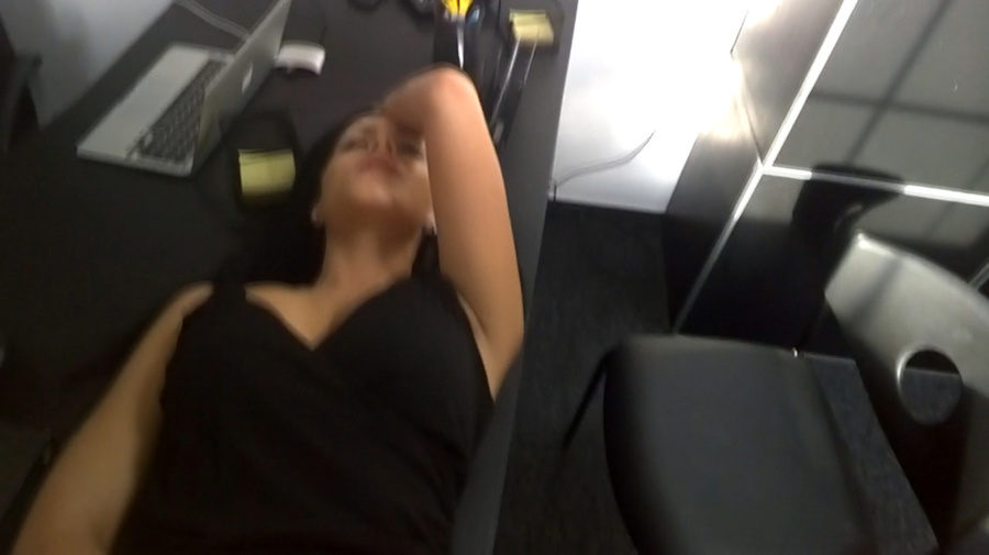 Bootylicious brunette in black dress spread - XXX Dessert - Picture 6