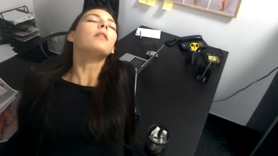 Petite brunette teen gets high while poked  - XXX Dessert - Picture 8