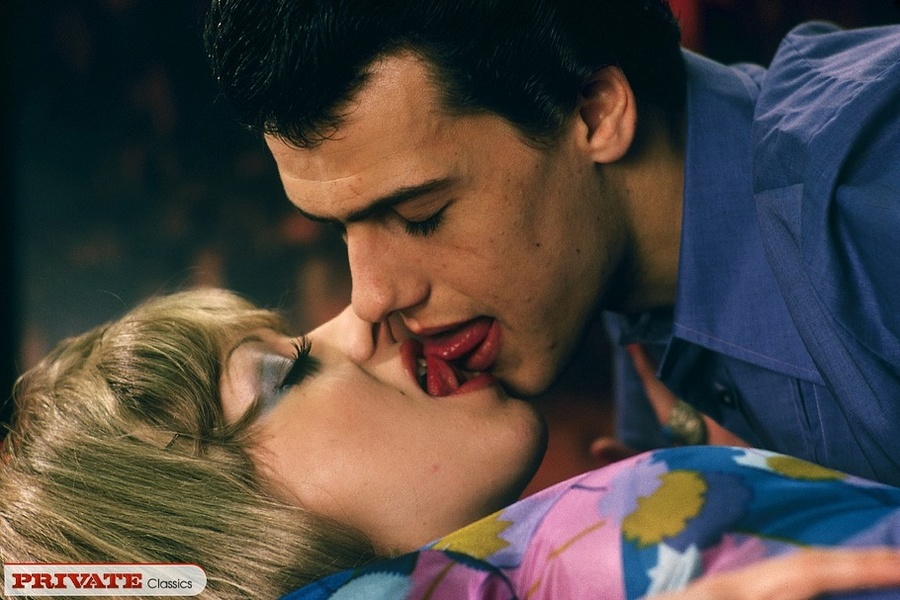 Beautiful blonde with alluring body lays do - XXX Dessert - Picture 1