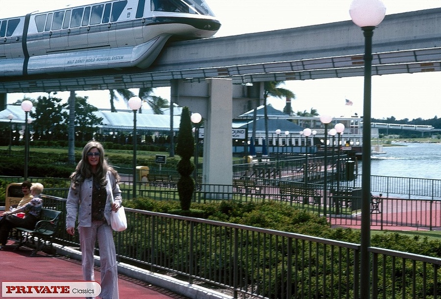 Gorgeous babe with steaming hot body in bla - XXX Dessert - Picture 1