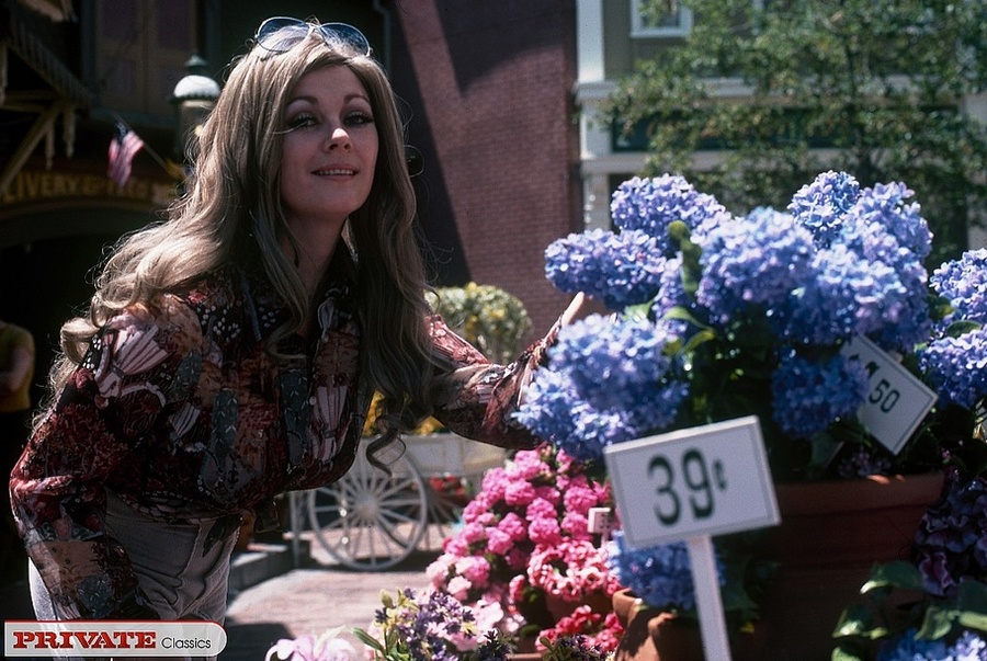 Gorgeous babe with steaming hot body in bla - XXX Dessert - Picture 2