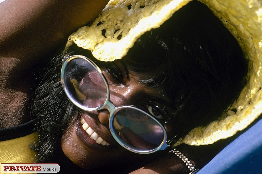 Luscious black hottie displays her alluring - XXX Dessert - Picture 12