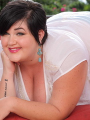Beautiful BBW strips off her white blouse and expose her - Picture 2