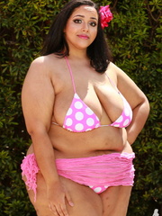Gorgeous super size babe with gigantic body in pink and - Picture 1