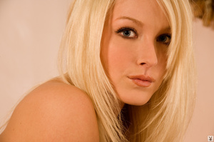 Blue-eyed platinum blonde beauty in blac - Picture 4