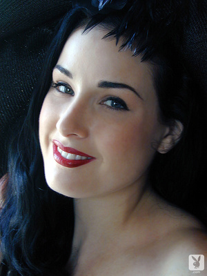 Pinup babe in red lips loves the feel of soft feathers on her snow white skin and breasts - XXXonXXX - Pic 8