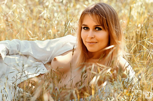 Blue-eyed blonde seductress in cute tie-dye shirt fearlessly seeks erotic encounter in wheat field - XXXonXXX - Pic 3