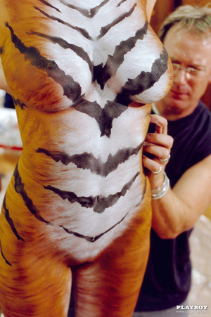 Lots of hot models getting their naked bodies painted in artistic ways - Picture 8