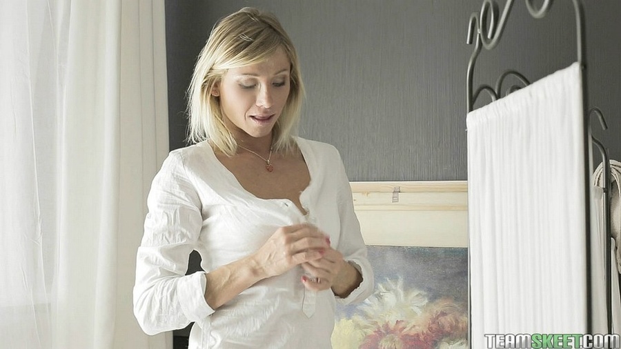 Blonde slut in white shirt gets licked, fin - XXX Dessert - Picture 1