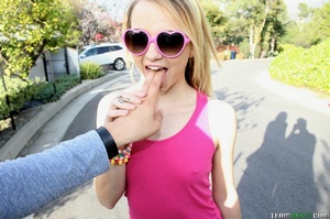 Tiny blonde in pink sunglasses out on th - Picture 1