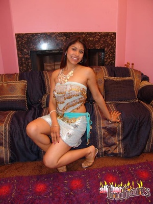 Perfect booty indian girl sheds her national outfit and performing her hooters and tight black panty - Picture 1
