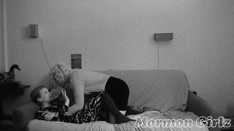 Alpha dyke reaches over for a pussy feast that's rough - XXXonXXX - Pic 4