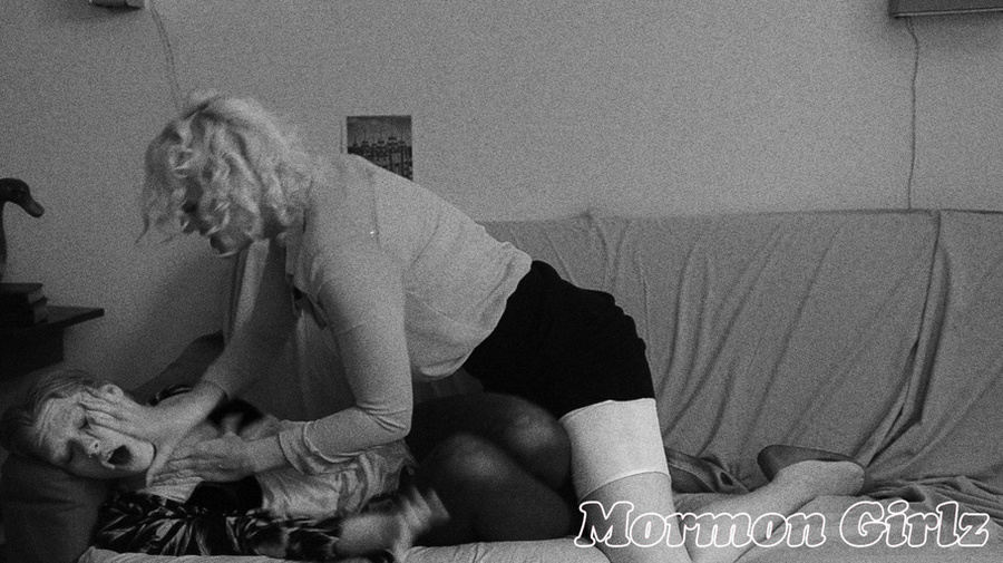 Alpha dyke reaches over for a pussy feast that's rough - XXXonXXX - Pic 5