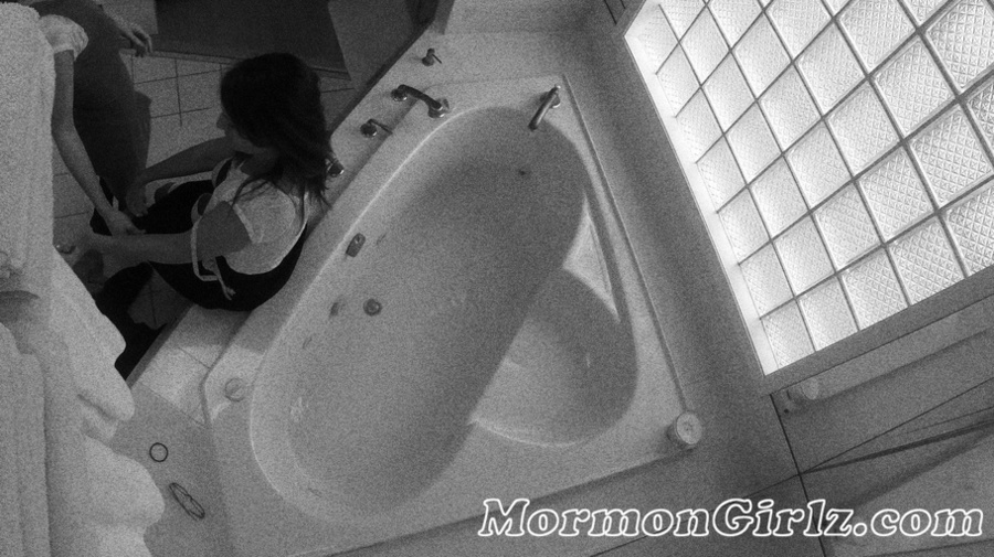 Juicy pussy eating in the bathroom caught by a security cam - XXXonXXX - Pic 4