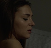Horny blonde watches as brunette fingers herself on grey couch
