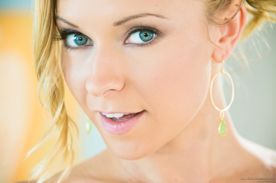 Blonde bitch with blue eyes knows how to se - XXX Dessert - Picture 5