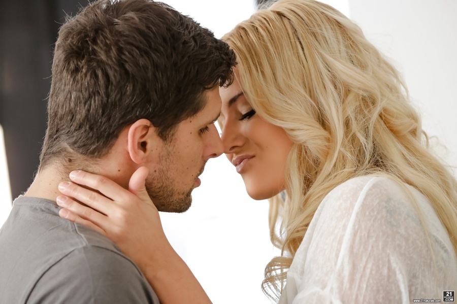 Blonde bitch rides her boy hard and gets a  - XXX Dessert - Picture 1