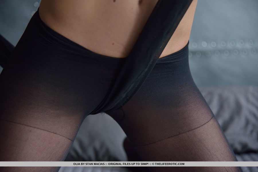 Horny brunette babe rips open her stockings - XXX Dessert - Picture 3