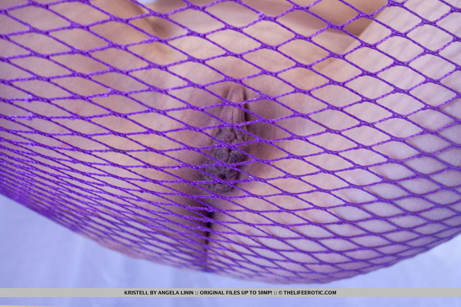 Blonde with a beautiful shaved pussy wraps  - XXX Dessert - Picture 4