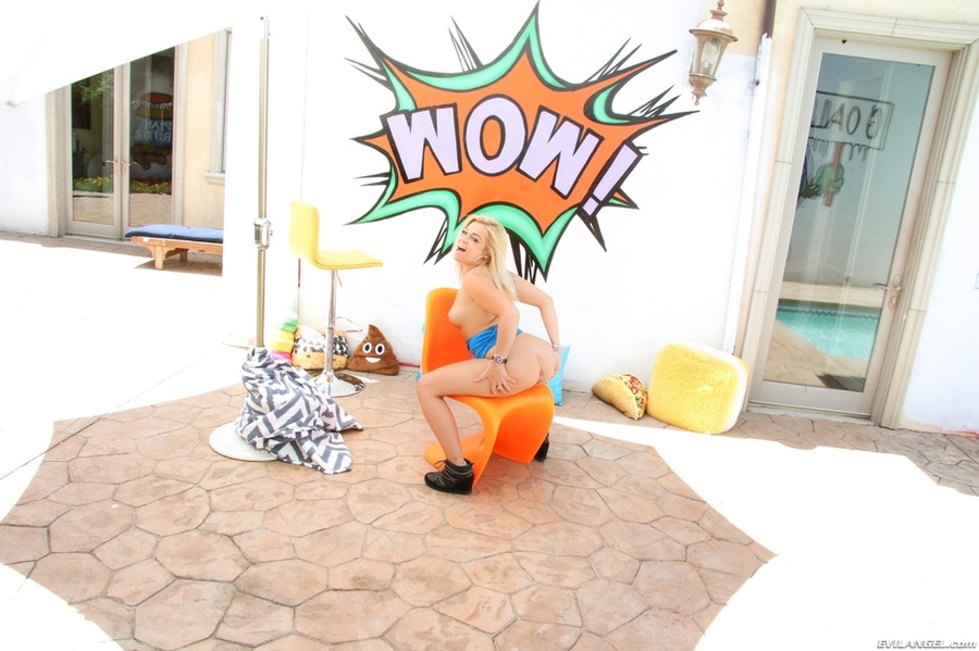 Blonde bombshell pulls down her blue shirt  - XXX Dessert - Picture 13
