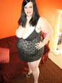 Smoking hot plus size chick in black - Picture 1