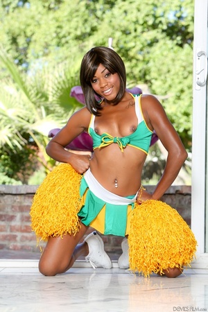 Pierced belly ebony cheerleader striptea - Picture 8