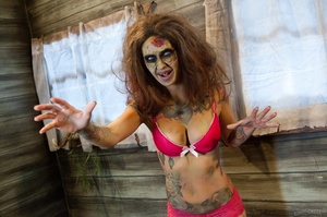 Slutty zombie rose from the dead looking - XXX Dessert - Picture 2