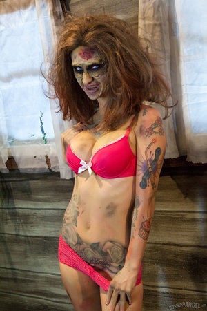 Slutty zombie rose from the dead looking - XXX Dessert - Picture 3