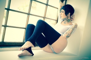 Gorgeous emo angel strips naked to show  - Picture 1