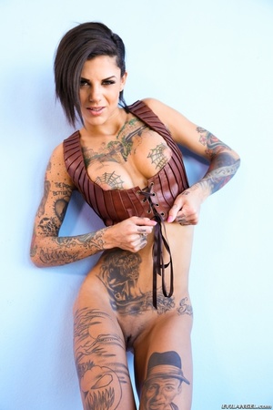 Wild brunette tattooed porn slut in blac - Picture 11
