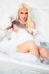 naked hottie gets her