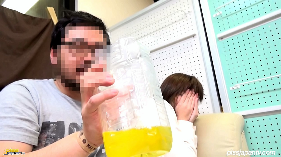 Cute Japanese coed takes a piss before a ho - XXX Dessert - Picture 14