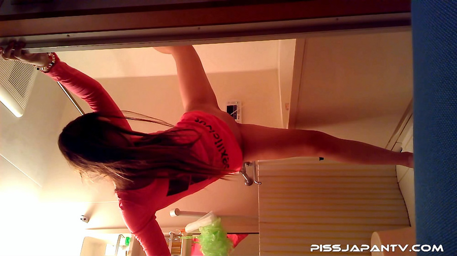 Toilet camera filmed a sweet Japanese babe  - XXX Dessert - Picture 5