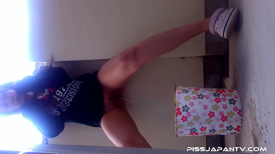 Toilet camera filmed a sweet Japanese babe  - XXX Dessert - Picture 13