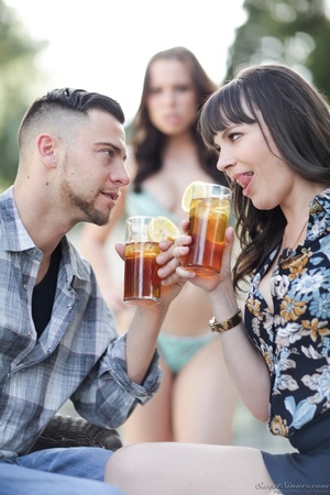 Couple enjoys a refreshing drink outdoor - Picture 15