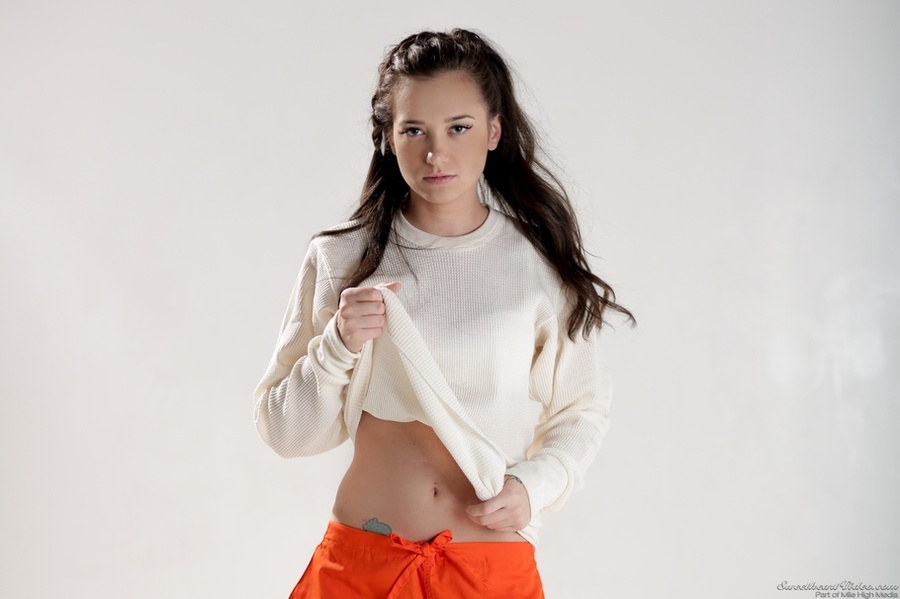 Tattooed brunette hottie takes off her oran - XXX Dessert - Picture 4