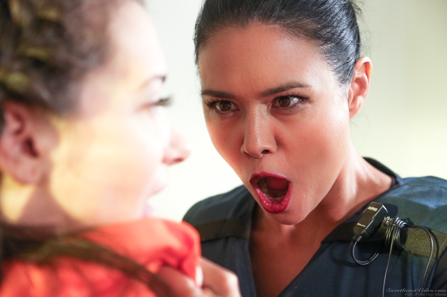 Nasty brunette prisoner seducing policewoma - XXX Dessert - Picture 4