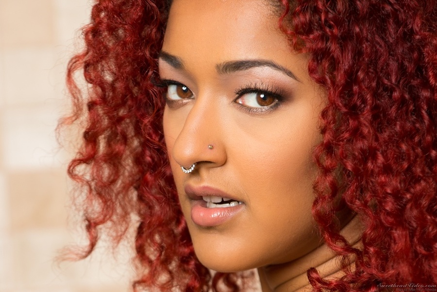 Red ebony gal posing in sexy outfit and nak - XXX Dessert - Picture 4