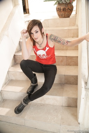 Butchy-looking brunette lesbian posing on the stairs - Picture 2