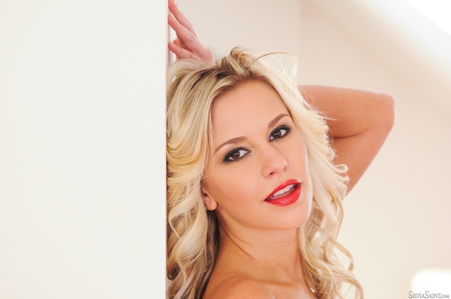 Beautiful blonde goes from black and red li - XXX Dessert - Picture 6