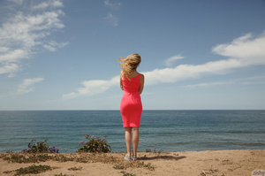 Blonde in a gorgeous pink dress poses pr - XXX Dessert - Picture 3