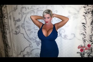Pussy display from a busty blonde BBW dr - Picture 3