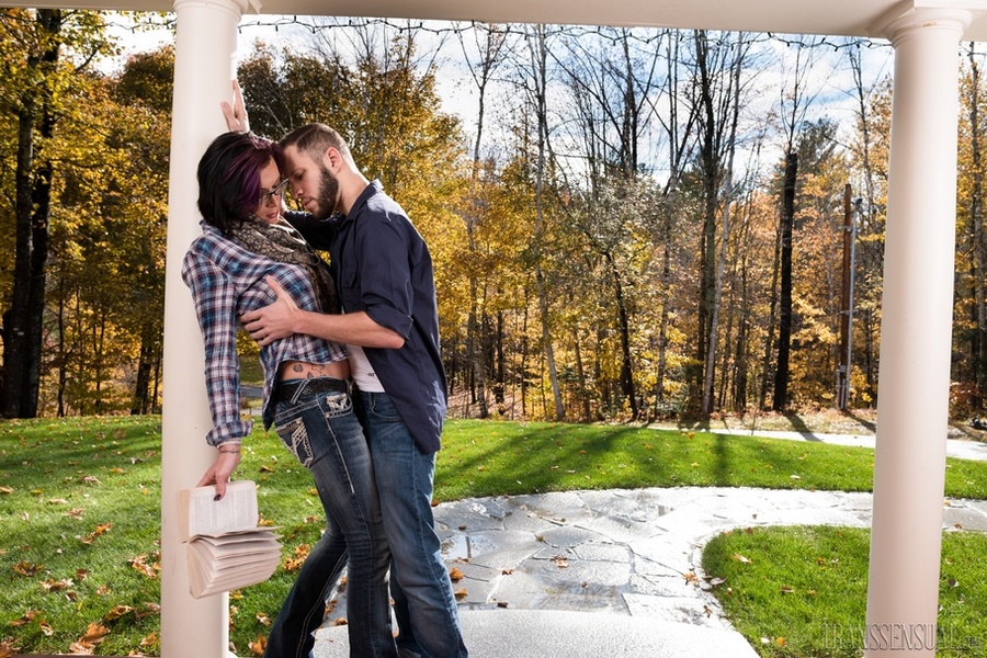 Gorgeous nerdy trans kiss and teases a stranger at the park - XXXonXXX - Pic 6