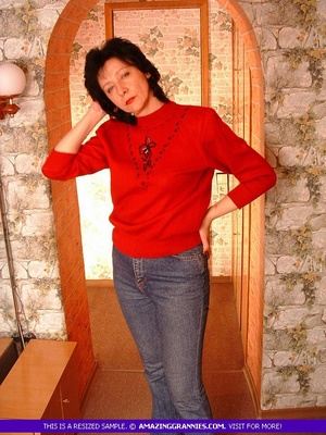 Lusty granny strips off her red shirt an - Picture 1
