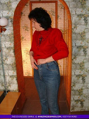 Lusty granny strips off her red shirt an - Picture 2