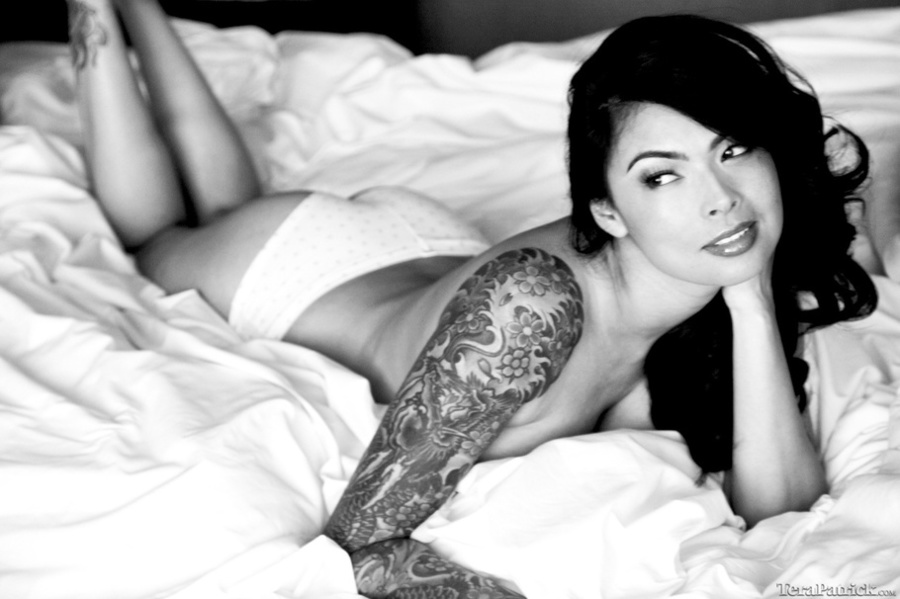 Black-haired slut teases her naked body in  - XXX Dessert - Picture 5