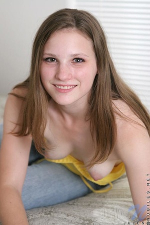 Good-looking blonde in yellow top and de - XXX Dessert - Picture 7