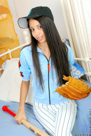Exquisite brunette in black baseball cap - XXX Dessert - Picture 2