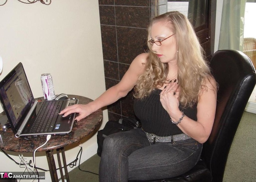 Big titted blonde bitch poses seductively, before sucking a hard schlong - XXXonXXX - Pic 1