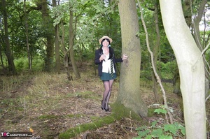 Slutty brunette milf poses seductively wearing sexy clothes in the woods - Picture 2